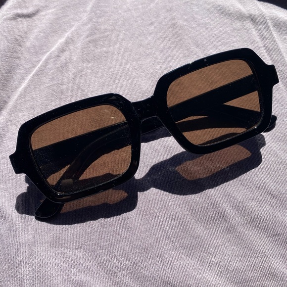 SUNGLASSES BUNDLE! - Picture 7 of 7